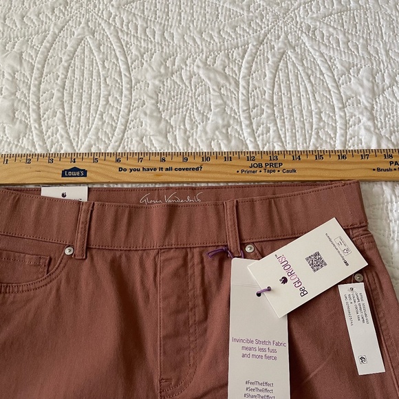 Womens Gloria Vanderbilt Shape Effect Pull On High Rise Capri Pants - Picture 12 of 13